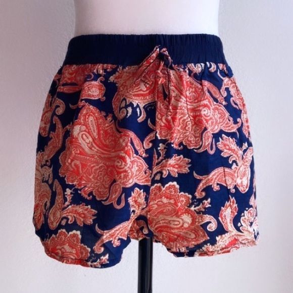 🌹 Blue & Red Paisley Print Loose Fit Shorts 🌹 - Picture 4 of 6
